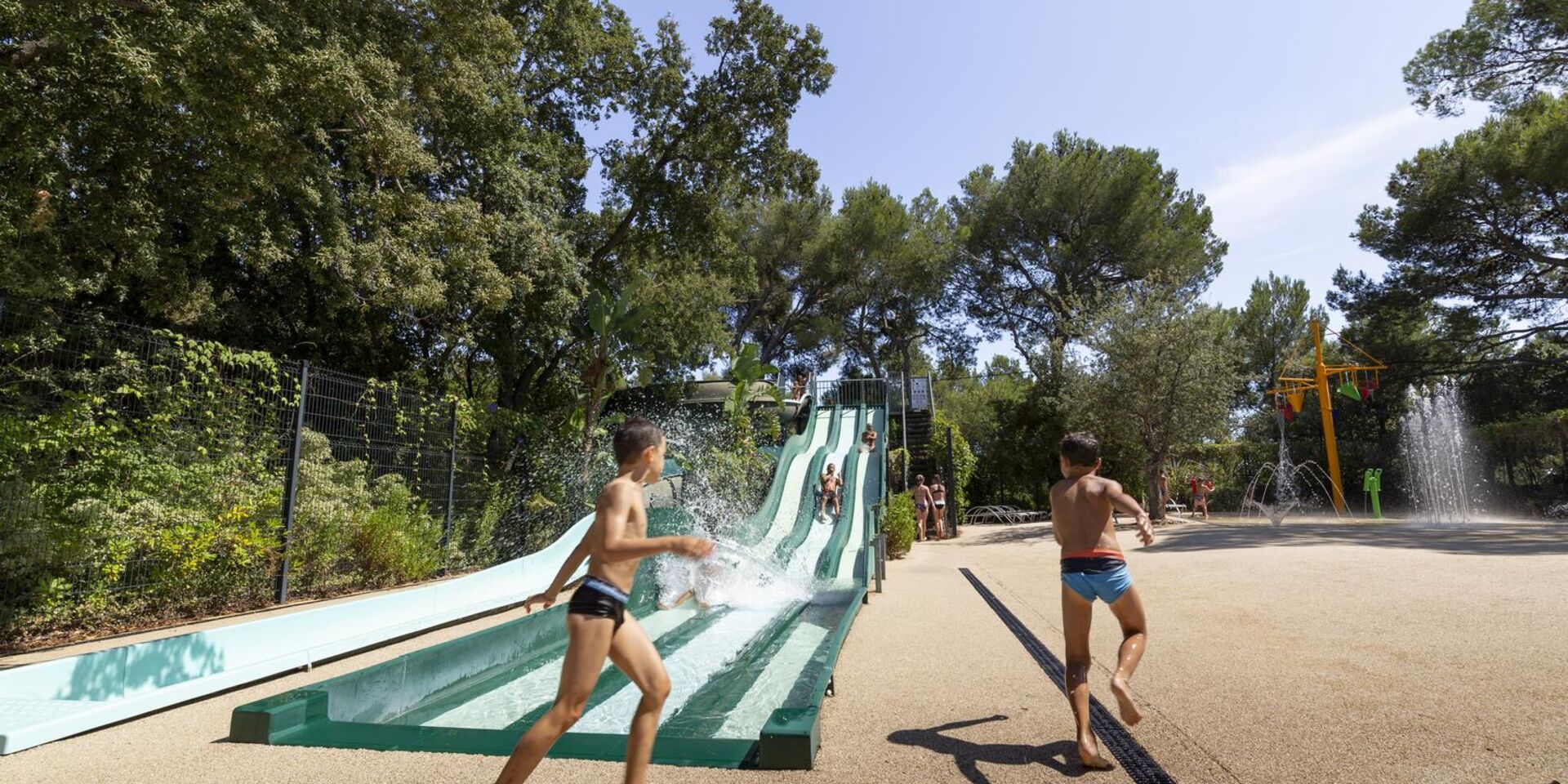 Toboggans aquatiques pour le bonheur des enfants en camping