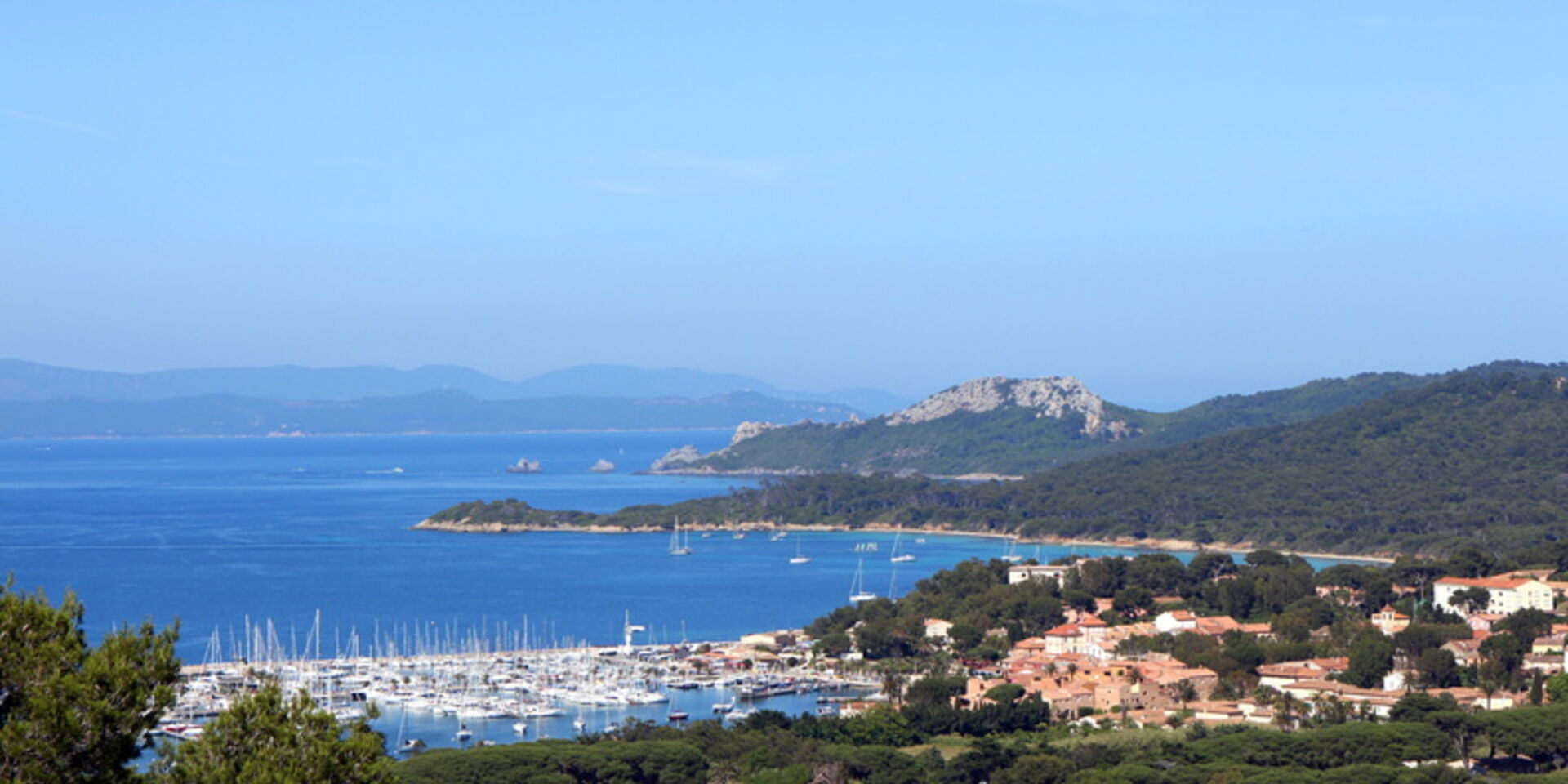 Petit port et plages sublimes de Porquerolles