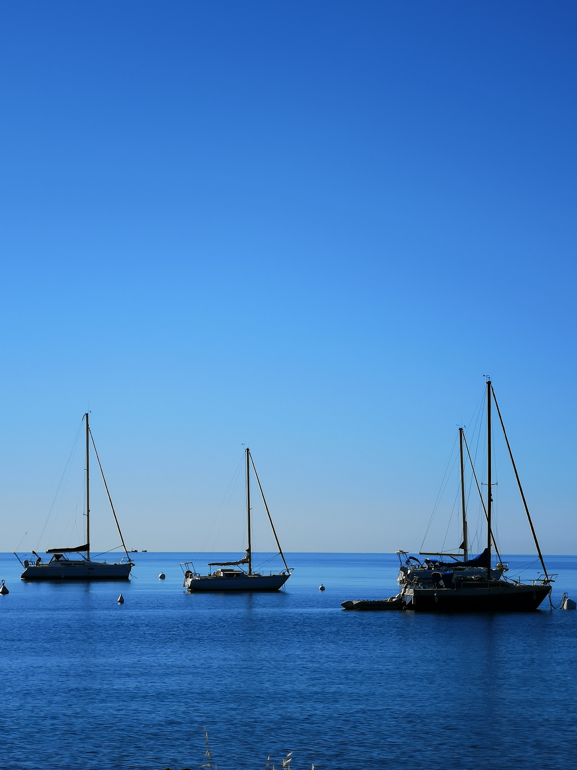 Vue de bateaux en bord de mer