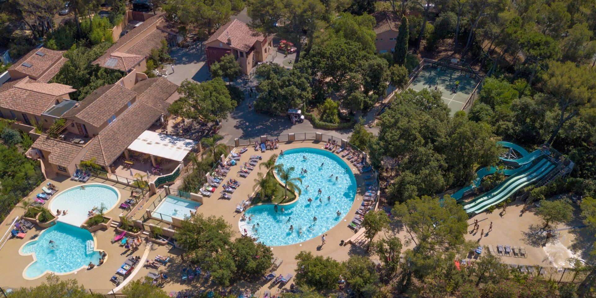 Parc aquatique géant en camping 4 étoiles dans le Var