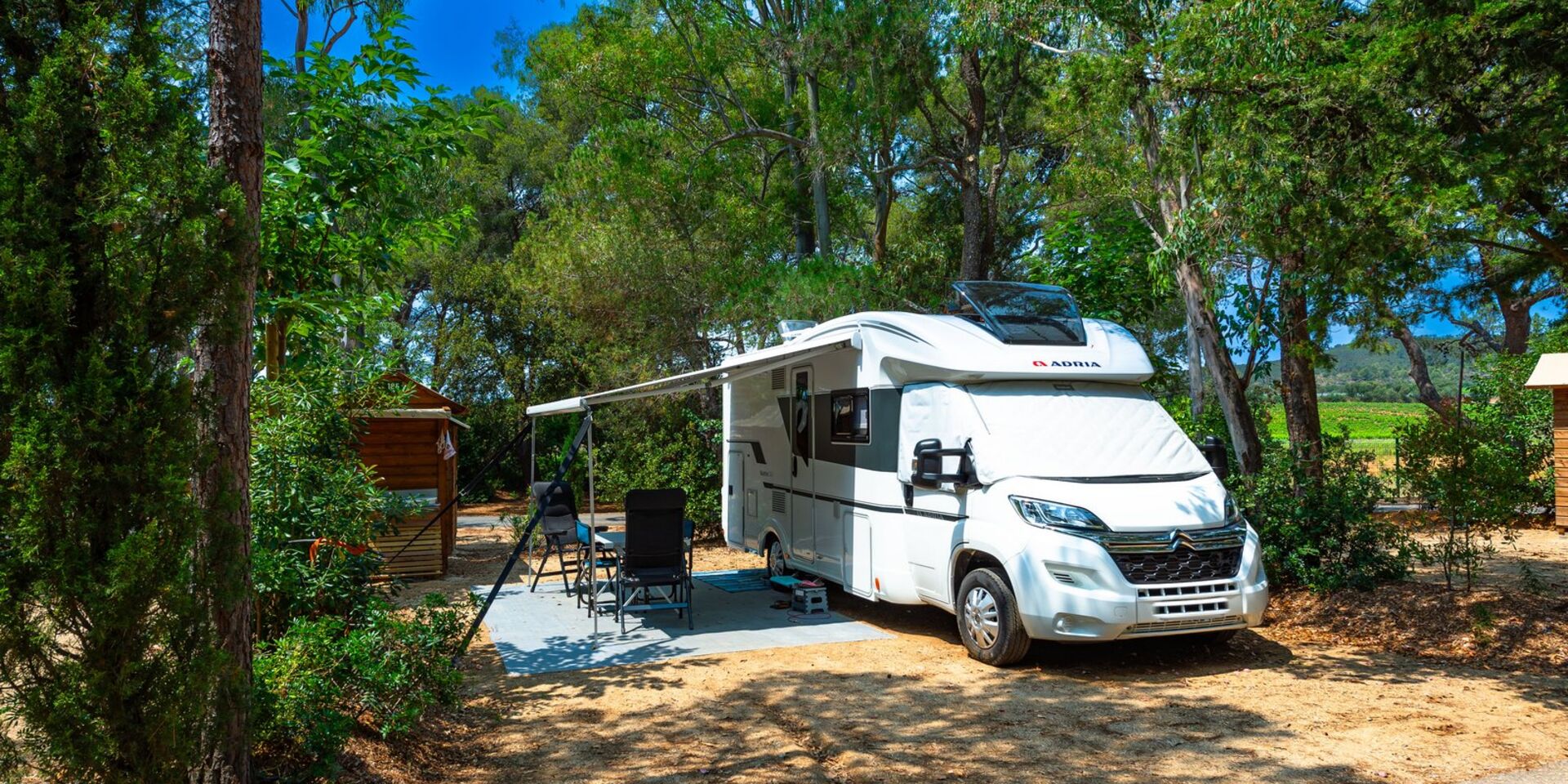 Emplacement sanitaires privés caravaning en Camping Var