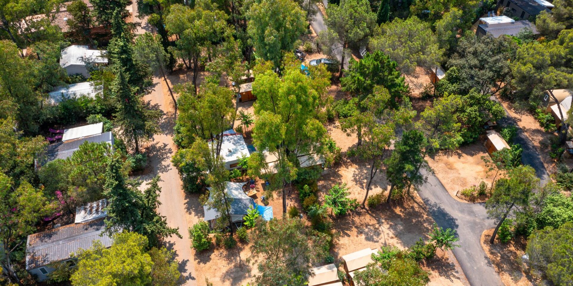 Emplacement Premium avec sanitaires en Camping Var