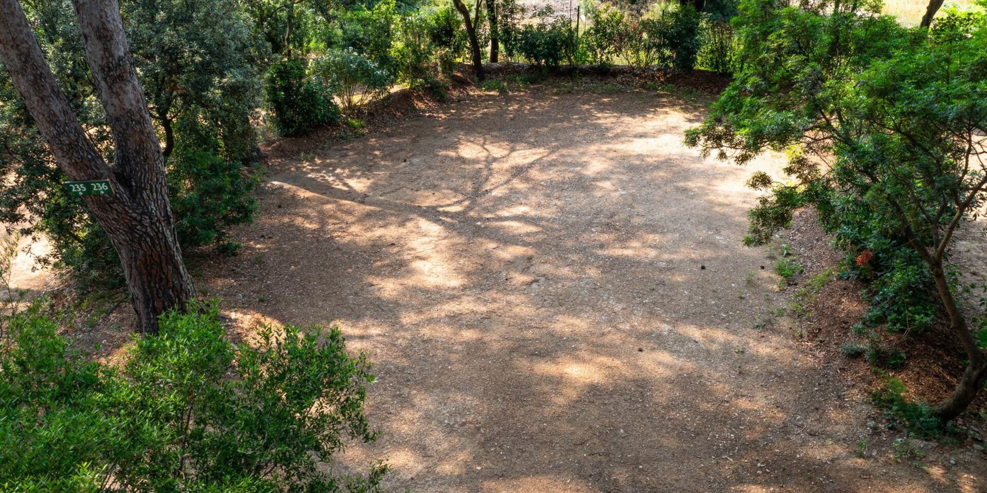 Emplacement tente XXL en camping 4 étoiles Côte d'Azur